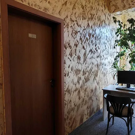 Otel семеен 